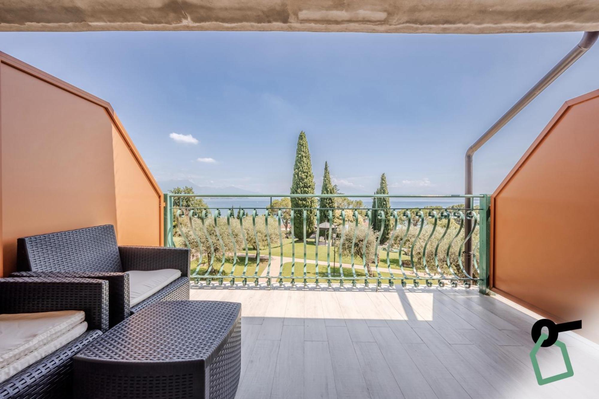 Hotiday Apartment Collection - Desenzano Desenzano del Garda Exterior photo
